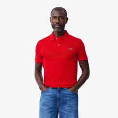 Tshirt polo rouge à manches courtes pour homme, tissu coton piqué, une pièce vêtement incontournable dans la mode Lacoste.