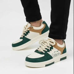 Look sport chic assuré avec cette basket conçue pour les déplacements réguliers en ville.