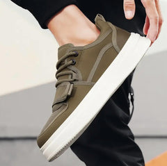 Basket homme et femme en style streetwear, chaussez-vous avec des sneakers tendance et confortables. Chaussure de sport avec semelle épaisse pour le confort et le soutien tout au long de la journée.

