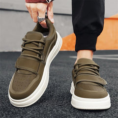 Basket pour homme et femme avec semelle amortissante pour un confort longue durée. Idéale pour un look urbain, cette chaussure de sport est parfaite pour les sessions de skate, les promenades et les activités quotidiennes.

