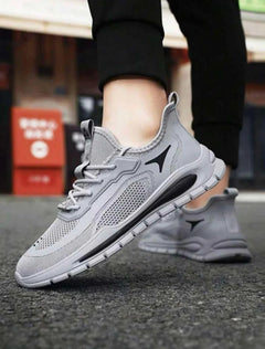 Baskets en chaussure pour homme, proposées en boutique chaussure avec des soldes attractifs, parfaites pour un style sport chic ou une tenue urbaine pas cher.