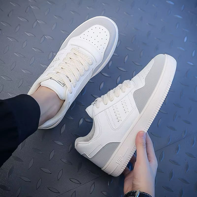 Chaussure homme élégante idéale pour le quotidien, parfaite comme basket urbaine ou chaussure de sport en soldes.