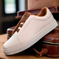 Cadeau homme idéal pour les amateurs de sneakers aux lignes contemporaines.