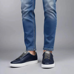 Chaussure homme sport au style tendance, actuellement proposée en soldes.