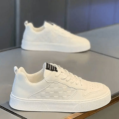 Chaussure pour femme au design chic et épuré, idéale comme idée cadeau homme en période de soldes. Confort et style réunis pour toutes les occasions.