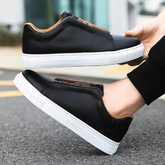 Chaussure homme sport conçue pour s'adapter parfaitement à un rythme de vie actif.