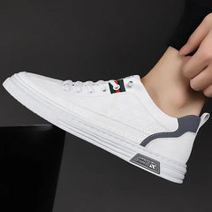 Chaussure élégante pour homme, parfaite pour un cadeau raffiné, adaptée à un look sport chic ou habillé.