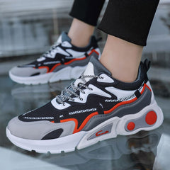 Idée cadeau homme ou femme avec des chaussures stylées, parfaites en soldes pour un look urbain et moderne.

