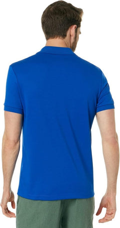Tricot bleu homme style polo avec col côtelé et manches courtes, idéal pour une tenue casual et élégante.

