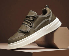 Sneakers femme au style urbain offrant un bon maintien et un confort pour la marche.