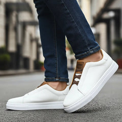 Chaussure homme importée avec un design premium et une silhouette équilibrée.