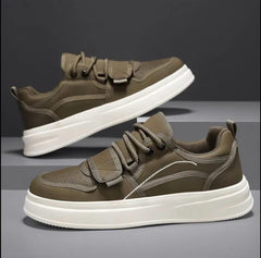 Chaussure pour homme et femme avec style urbain affirmé. Sneakers et baskets de sport tendance, adaptées pour un usage quotidien avec un confort optimal grâce à la semelle orthopédique, parfaites pour un look décontracté et sportif.

